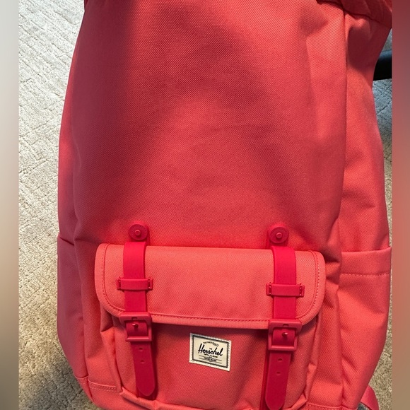 Herschel Lil America Mid. 15” laptop.hot pink - Picture 2 of 6